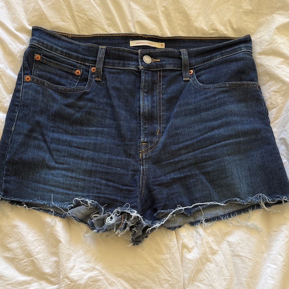 Levis classic 501 High Rise Shorts, size 31, in carbon copy dark wash